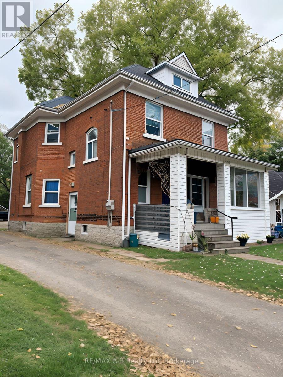 93 Douro St, Stratford, ON N5A 3R4