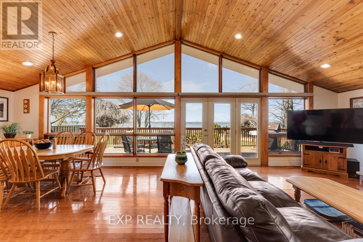 229 Lake Dr N, Georgina, ON L4P 3C8