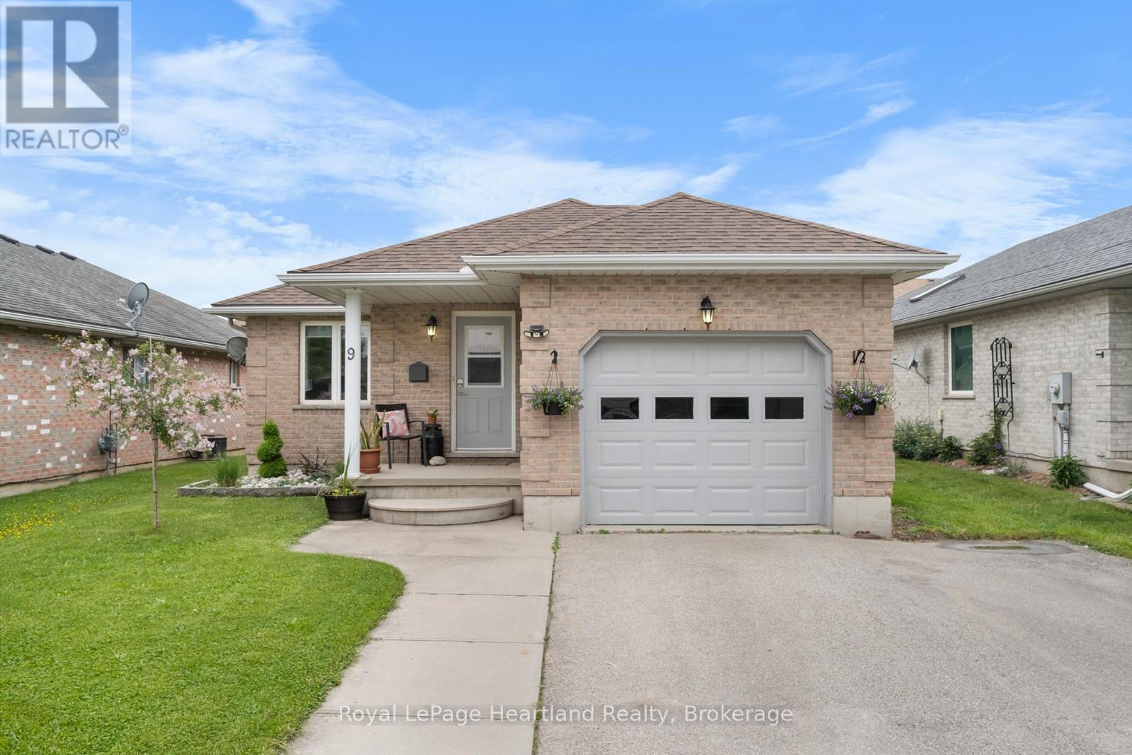 9 Parkhaven Cres, St. Marys, ON N4X 1E7
