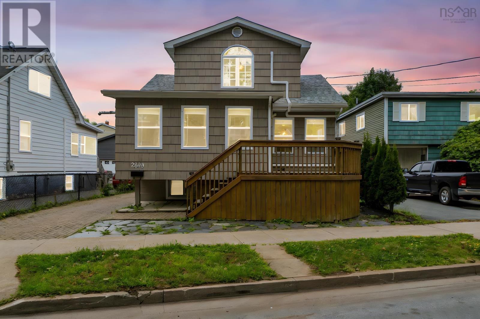 2828 Connolly St, Halifax, NS B3L 3N4
