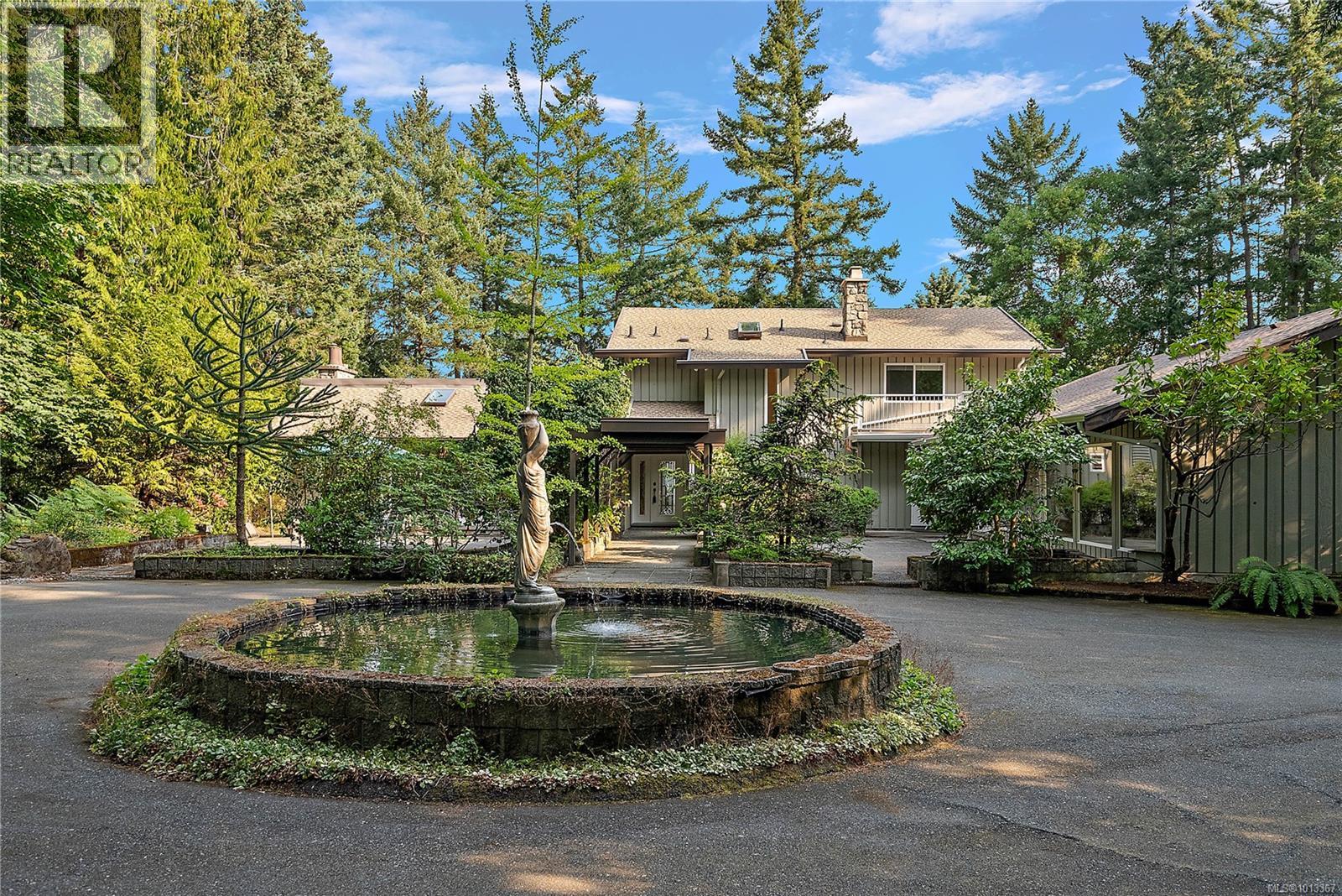 1661 Lands End Rd, North Saanich, BC V8L 5L5