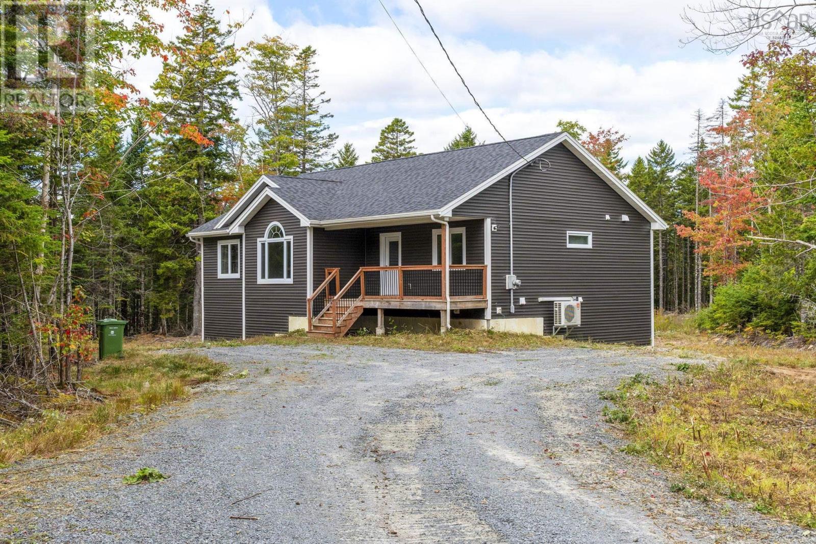 10 Jorphie Dr, East Uniacke, NS B0N 1Z0