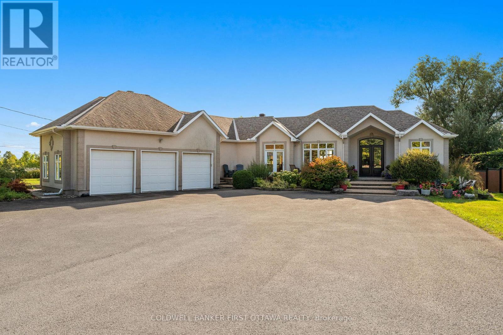 358 River Rd, Ottawa, ON K1V 1R8