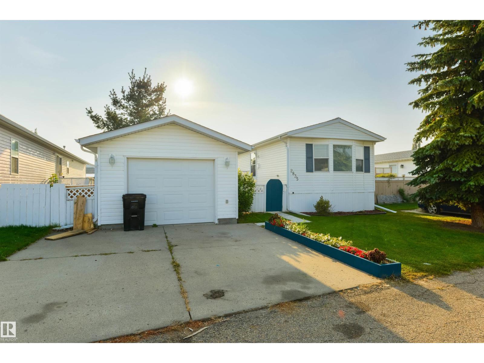2835 Lakeside Cl NW, Edmonton, AB T5S 1T7