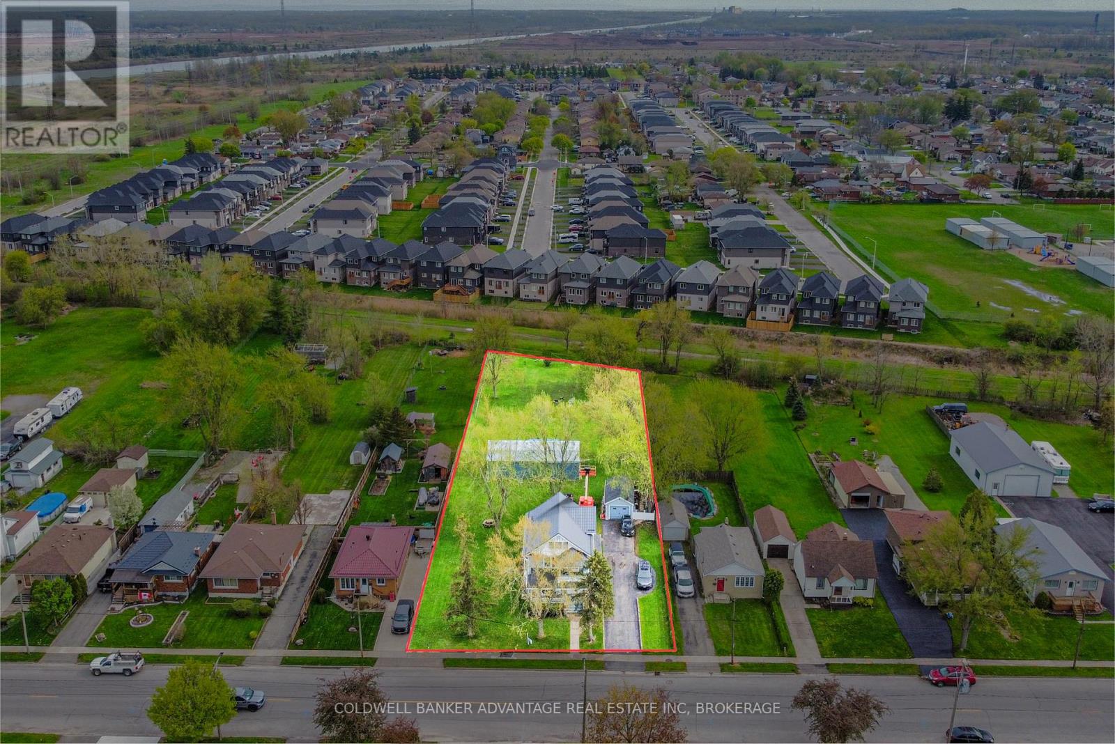 1048 Ontario Rd, Welland, ON L3B 5E4