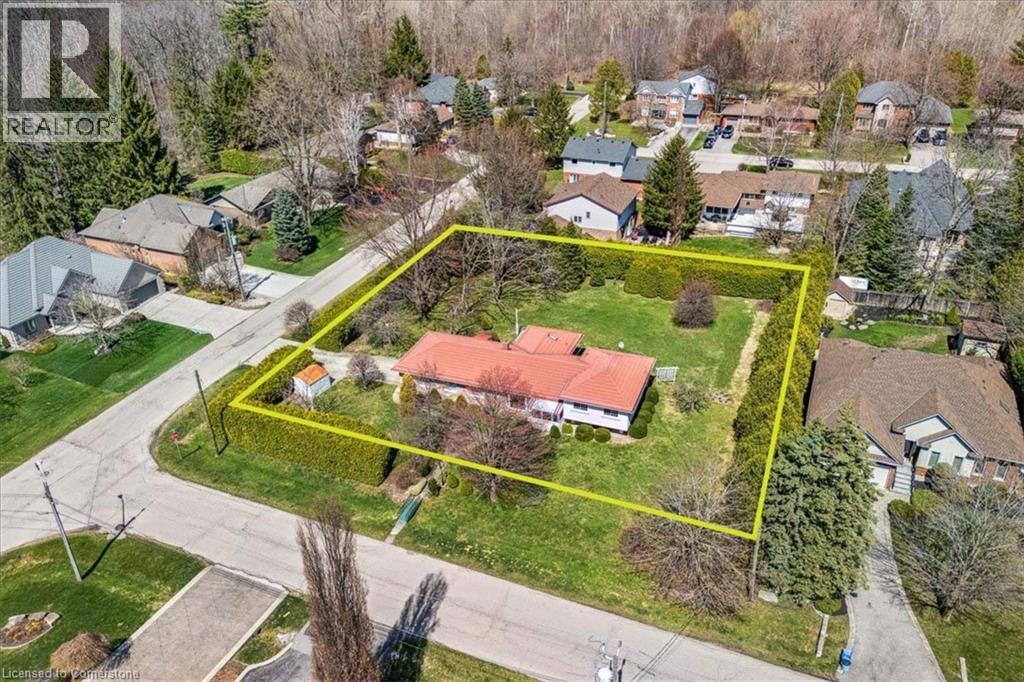 1 Westview Cres, Hamilton, ON L8B 0E4