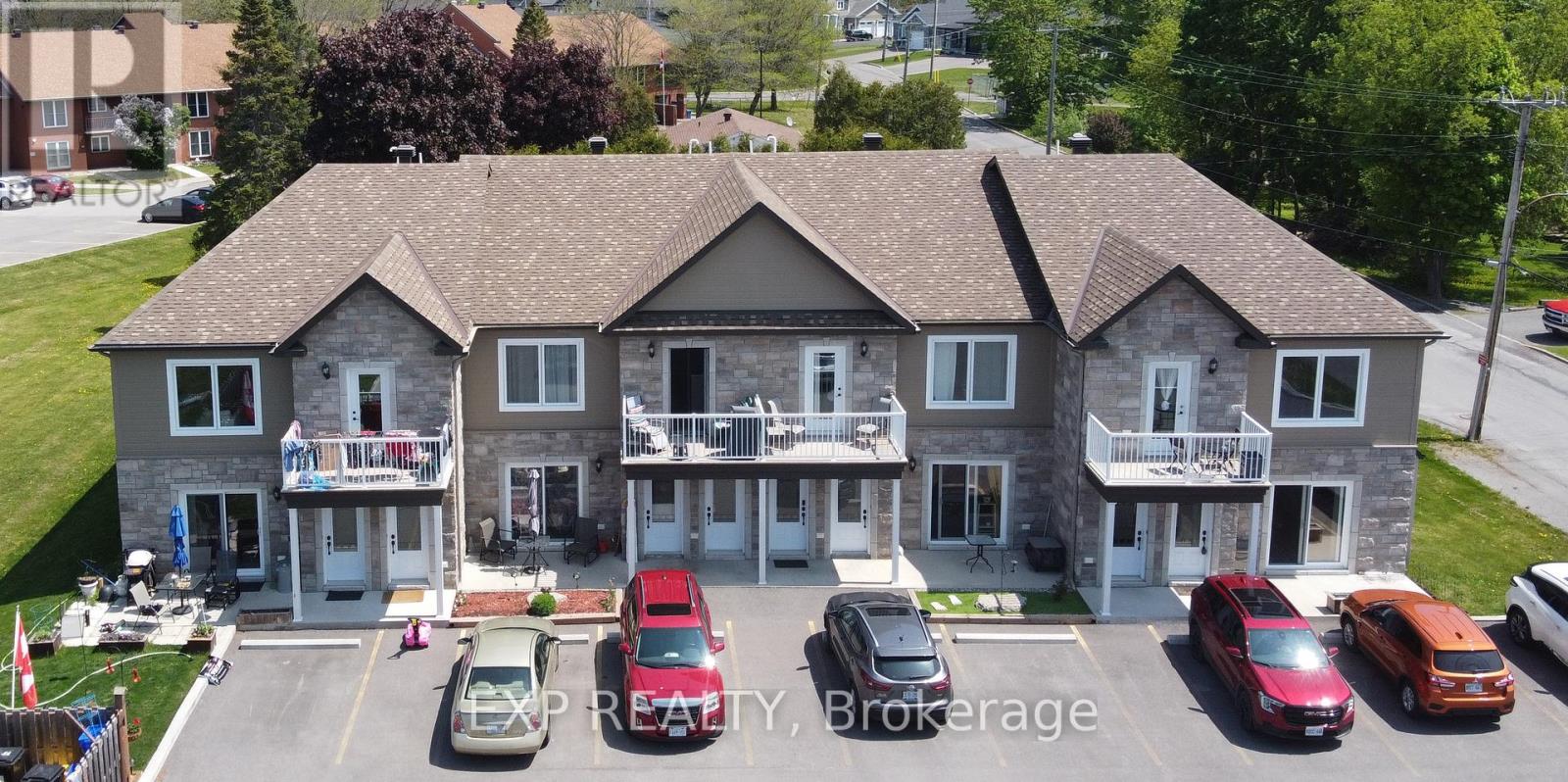 75 Kenyon St E, North Glengarry, ON K0C 1A0