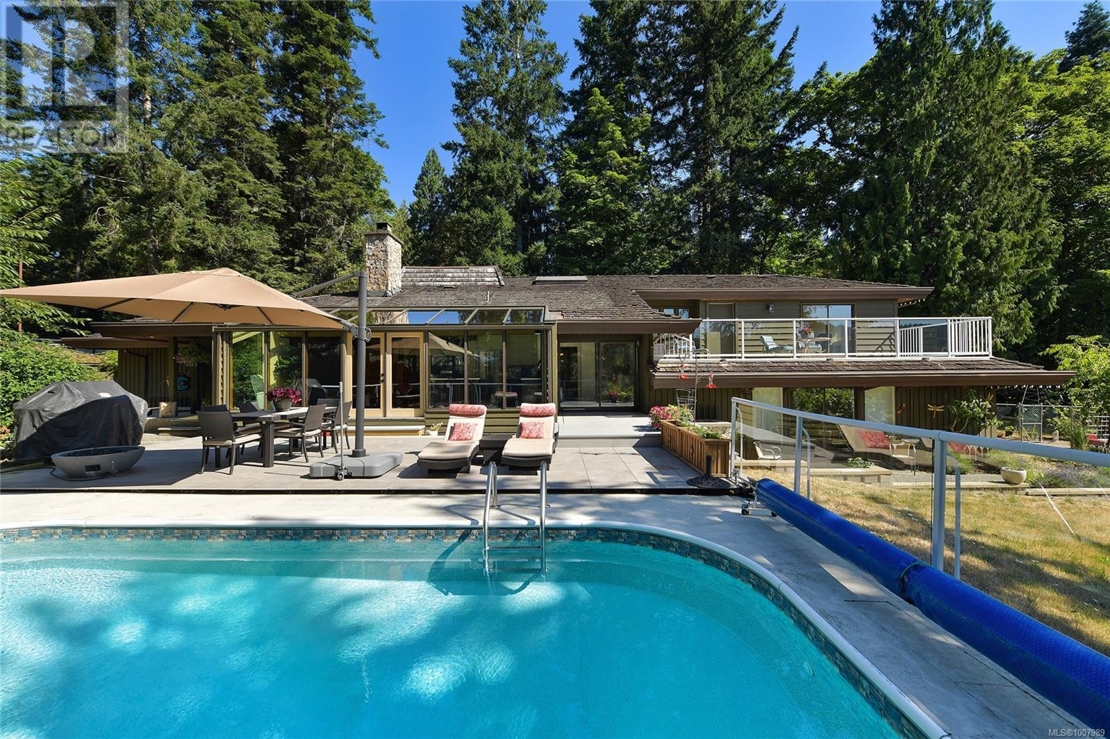 821 Dalkeith Ave, North Saanich, BC V8L 5G7