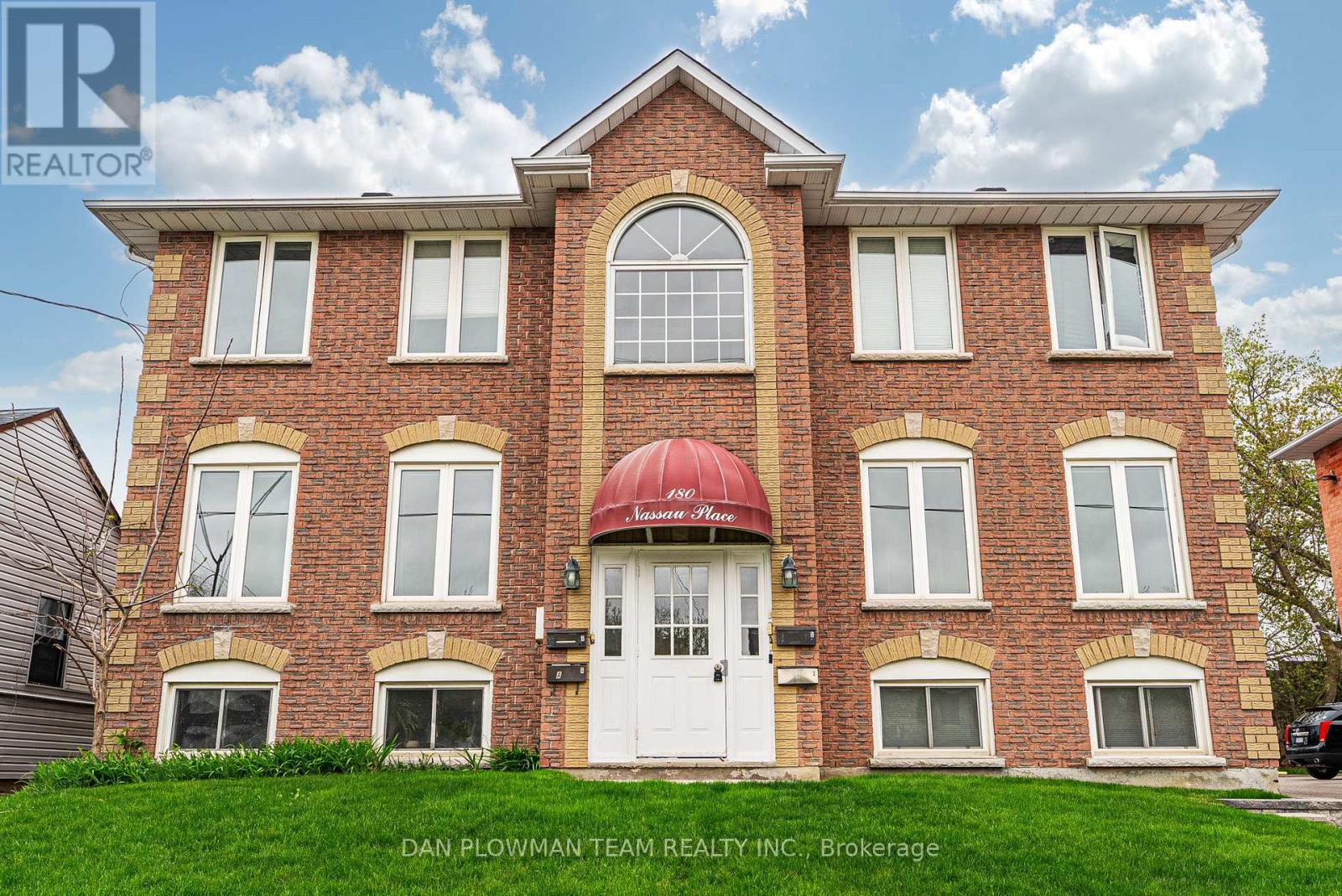 180 Nassau St, Oshawa, ON L1J 4A5
