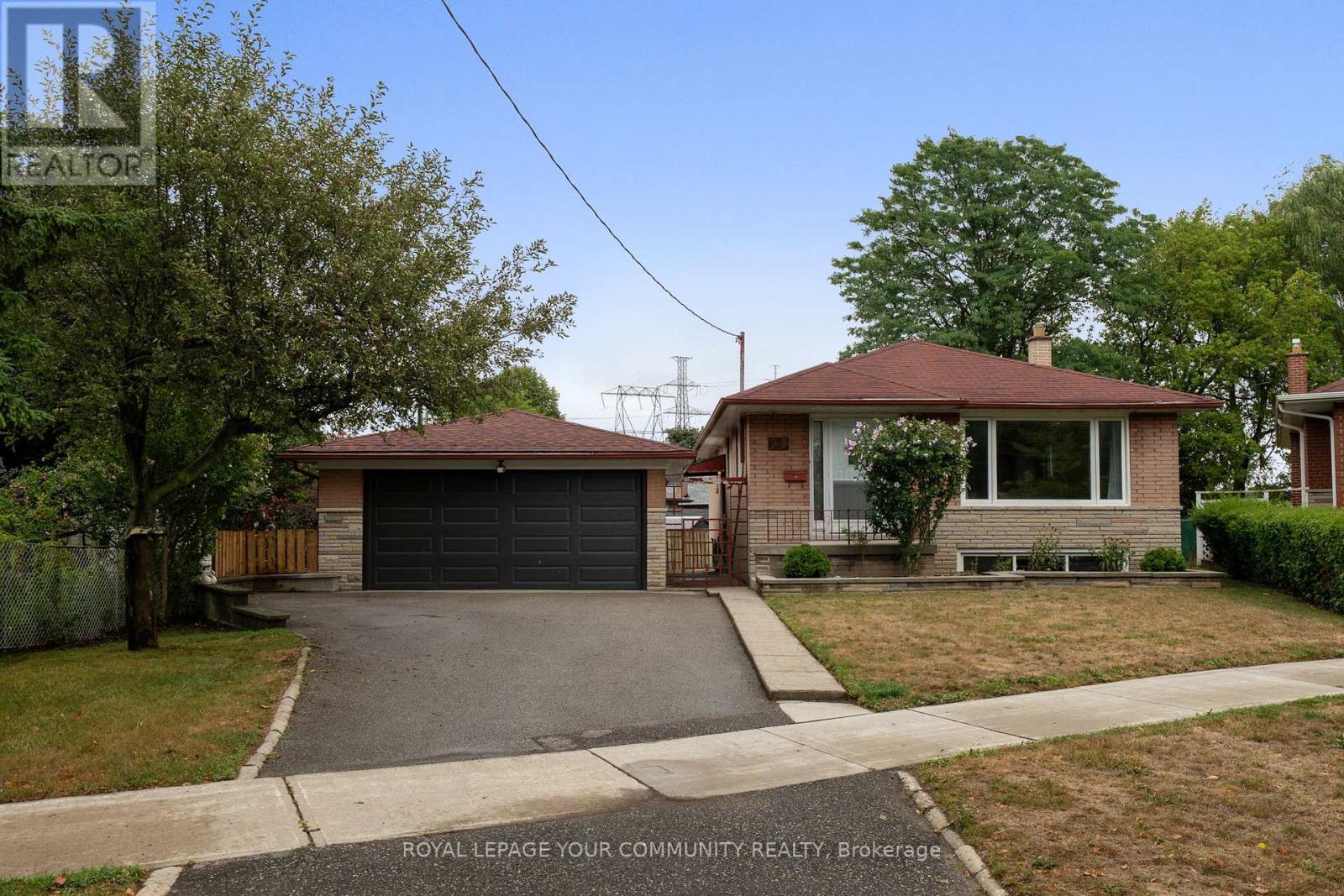 77 Peace Dr, Toronto, ON M1G 2V3