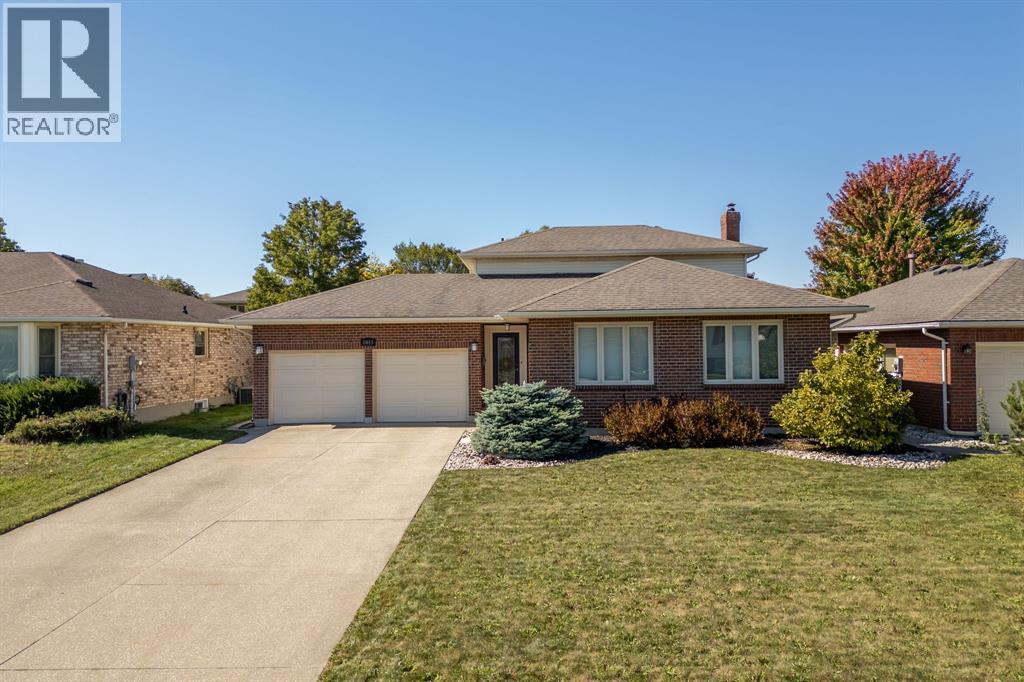 1013 Plymouth St, Sarnia, ON N7S 5Z4