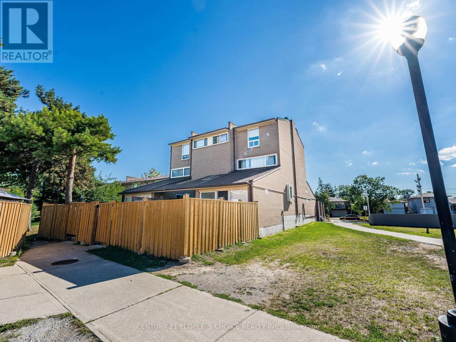 2 242 John Garland Blvd, Toronto, ON M9V 1N8