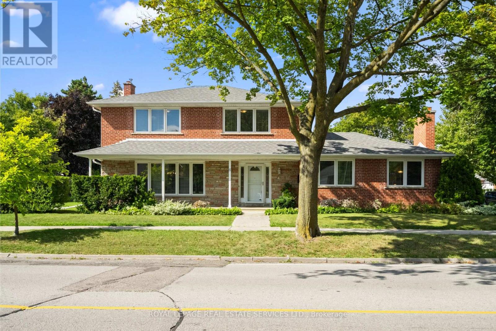 6 Longfield Rd, Toronto Princess-rosethorn, ON M9B 3E7