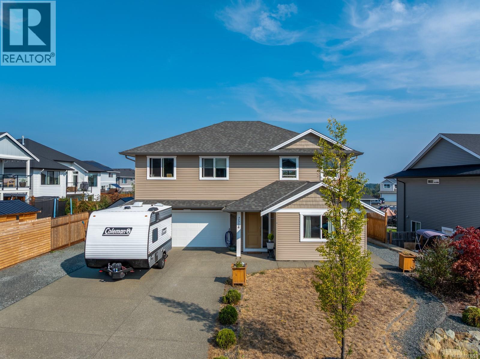 2514 Beaumont Ave, Cumberland, BC V0R 1S0