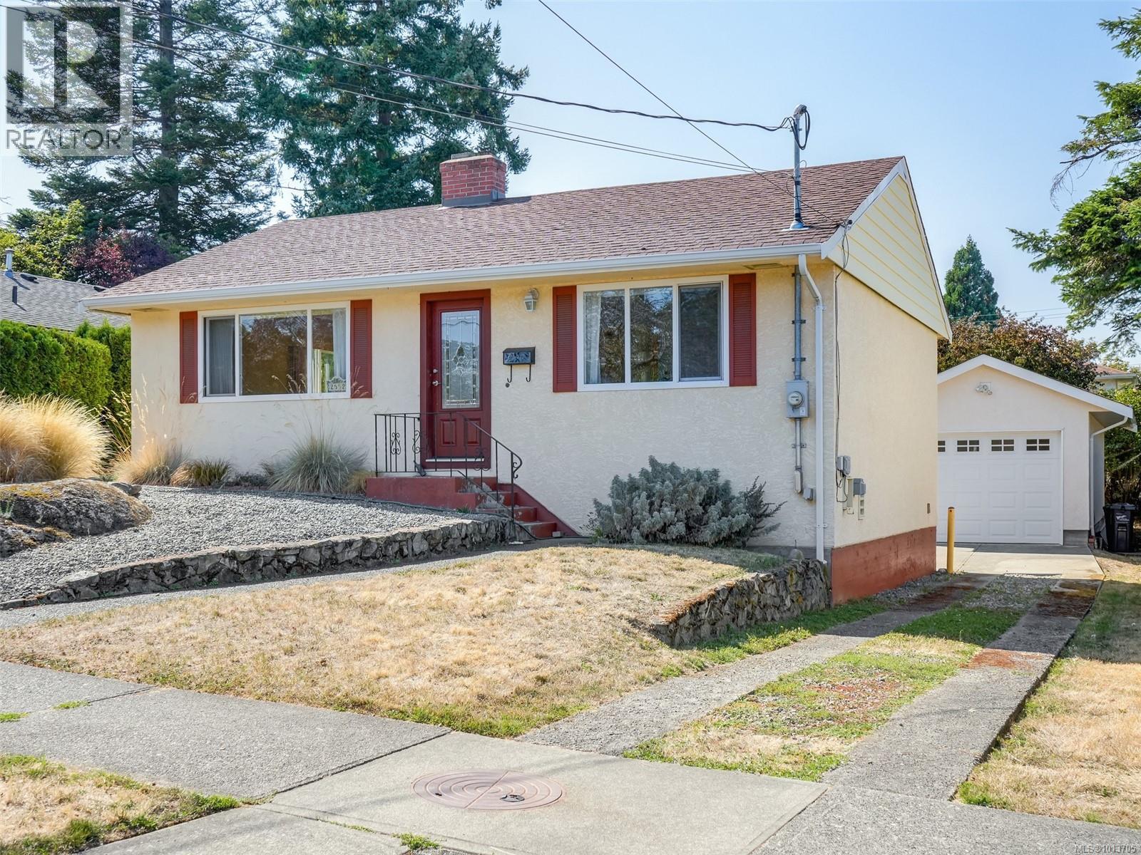 2532 Shakespeare St, Victoria, BC V8R 4G5