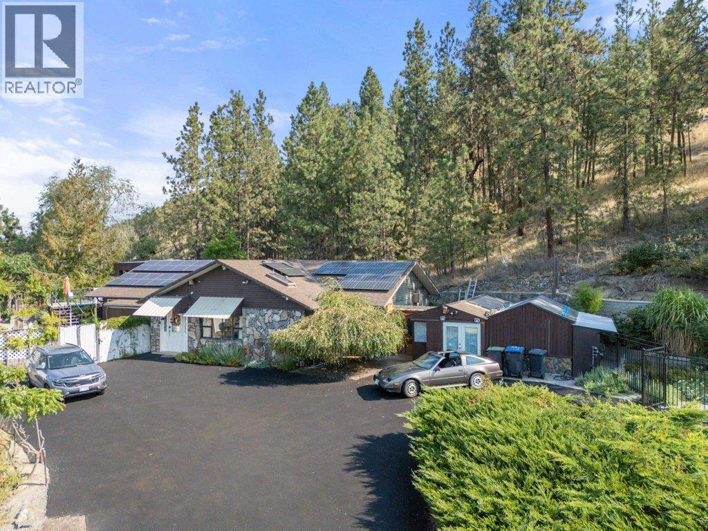 2245 Bennett Rd, Kelowna, BC V1V 2N3