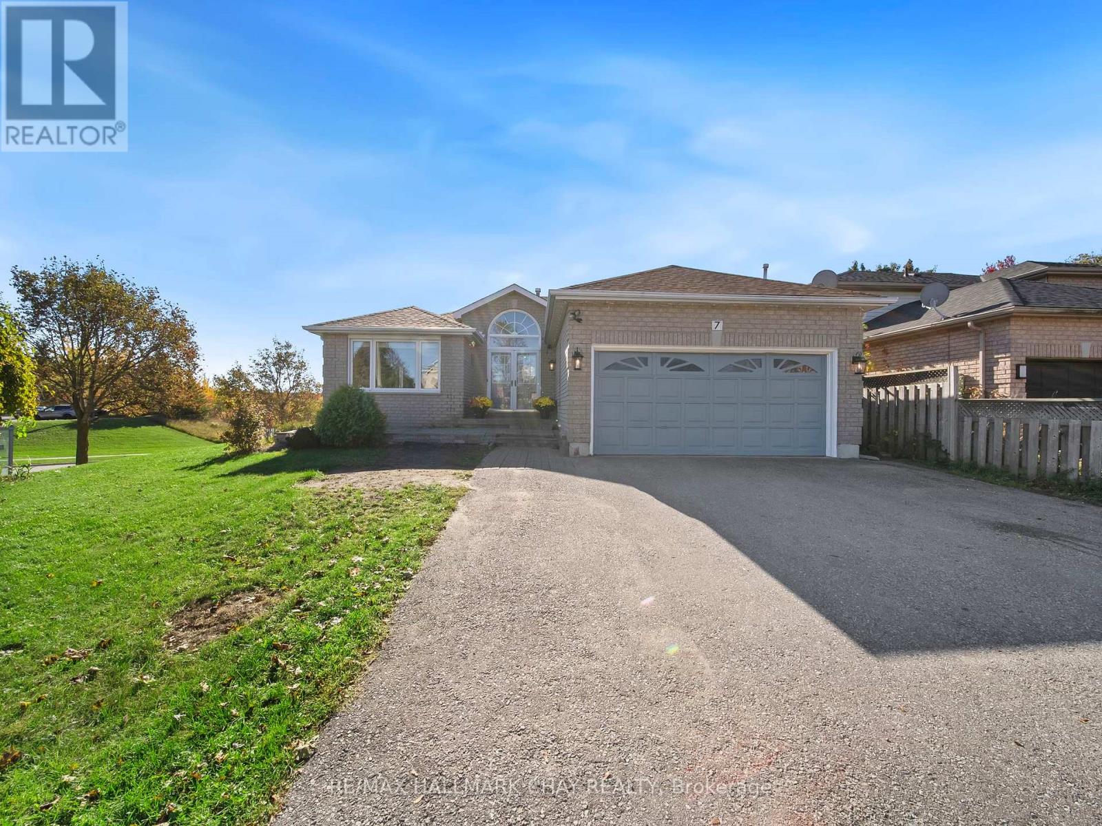 7 Assiniboine Dr, Barrie, ON L4N 8G4