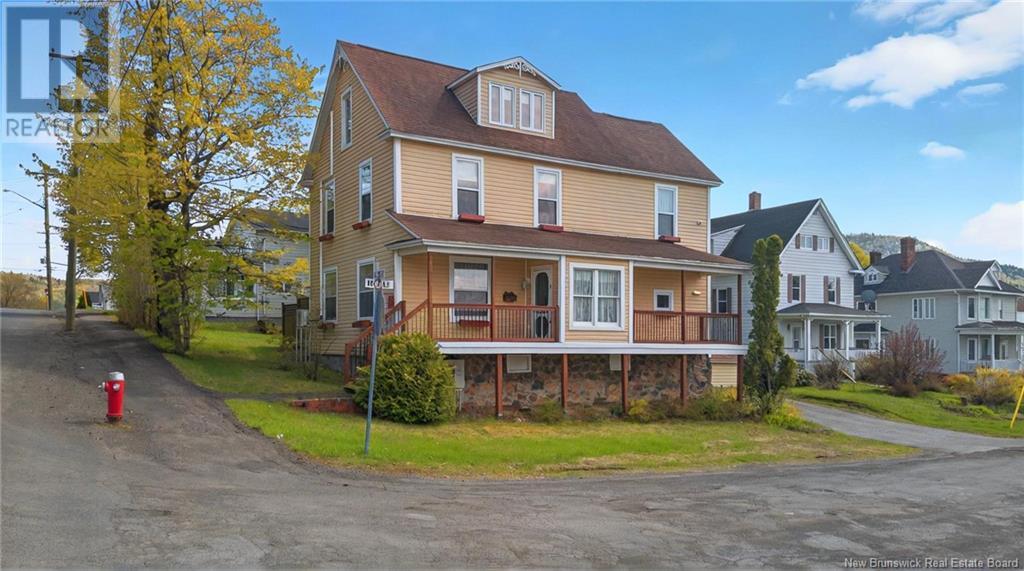 25 Central St, Campbellton, NB E3N 2A3