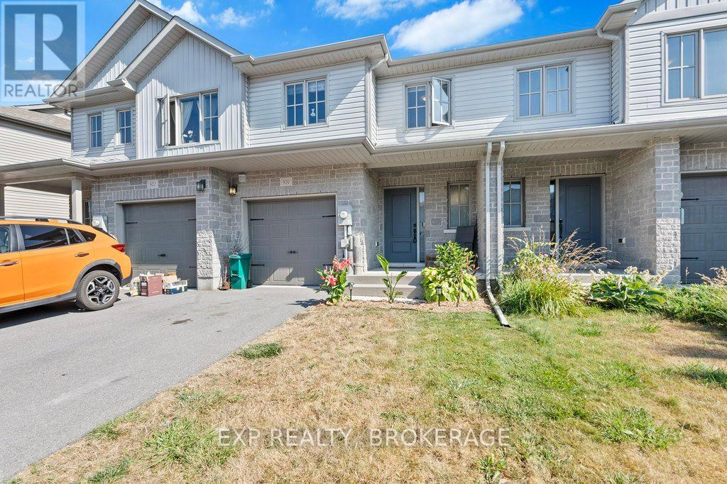 920 Blossom St, Kingston, ON K7P 0N2