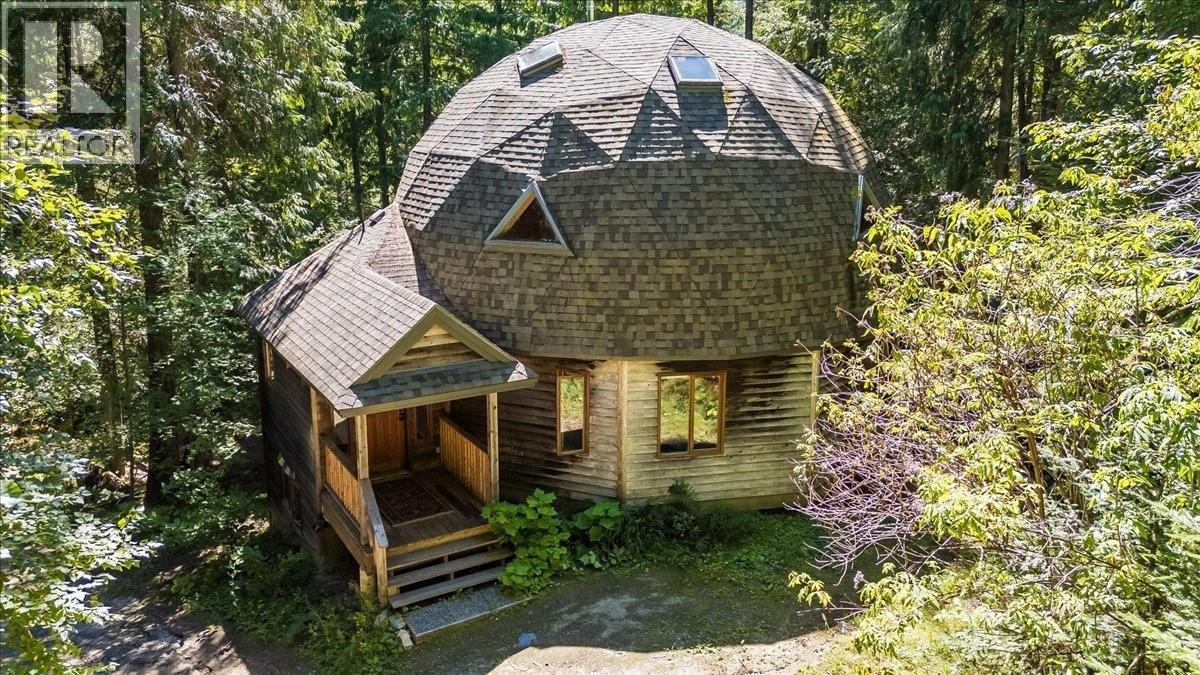 5631 Longbeach Rd, Nelson, BC V1L 6N9