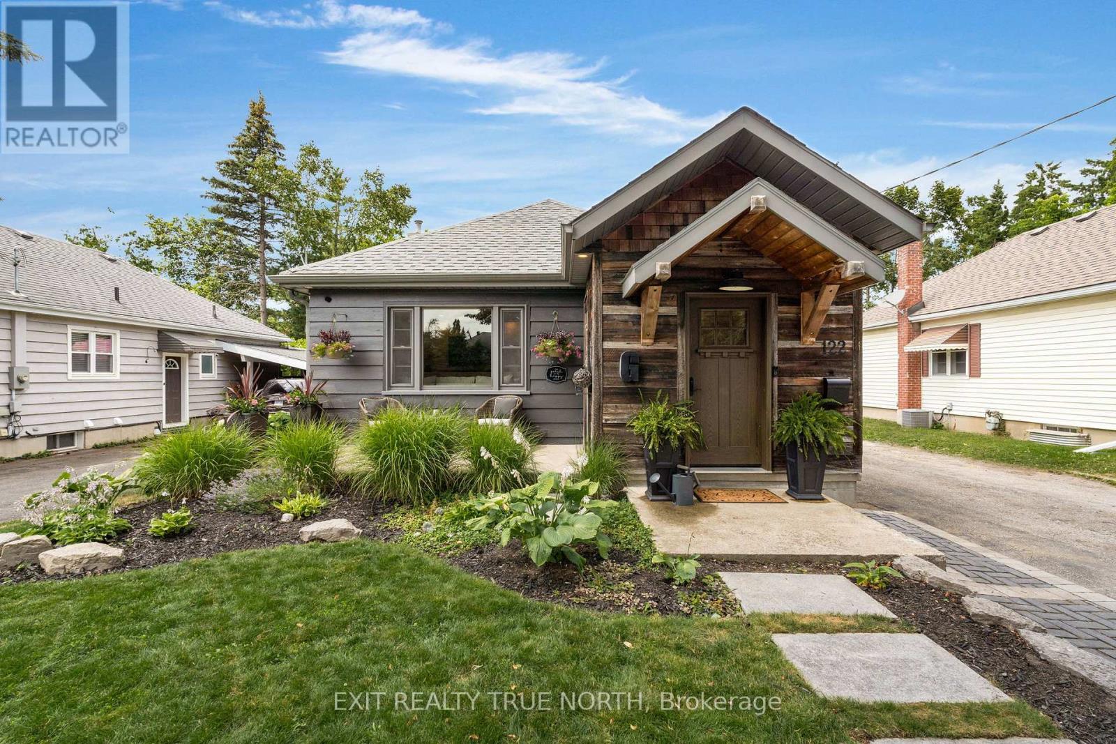 122 Queen St, Barrie, ON L4M 1Z5