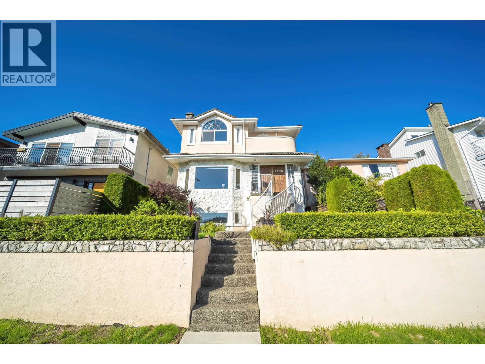 125 N Warwick Ave, Burnaby, BC V5B 1K8