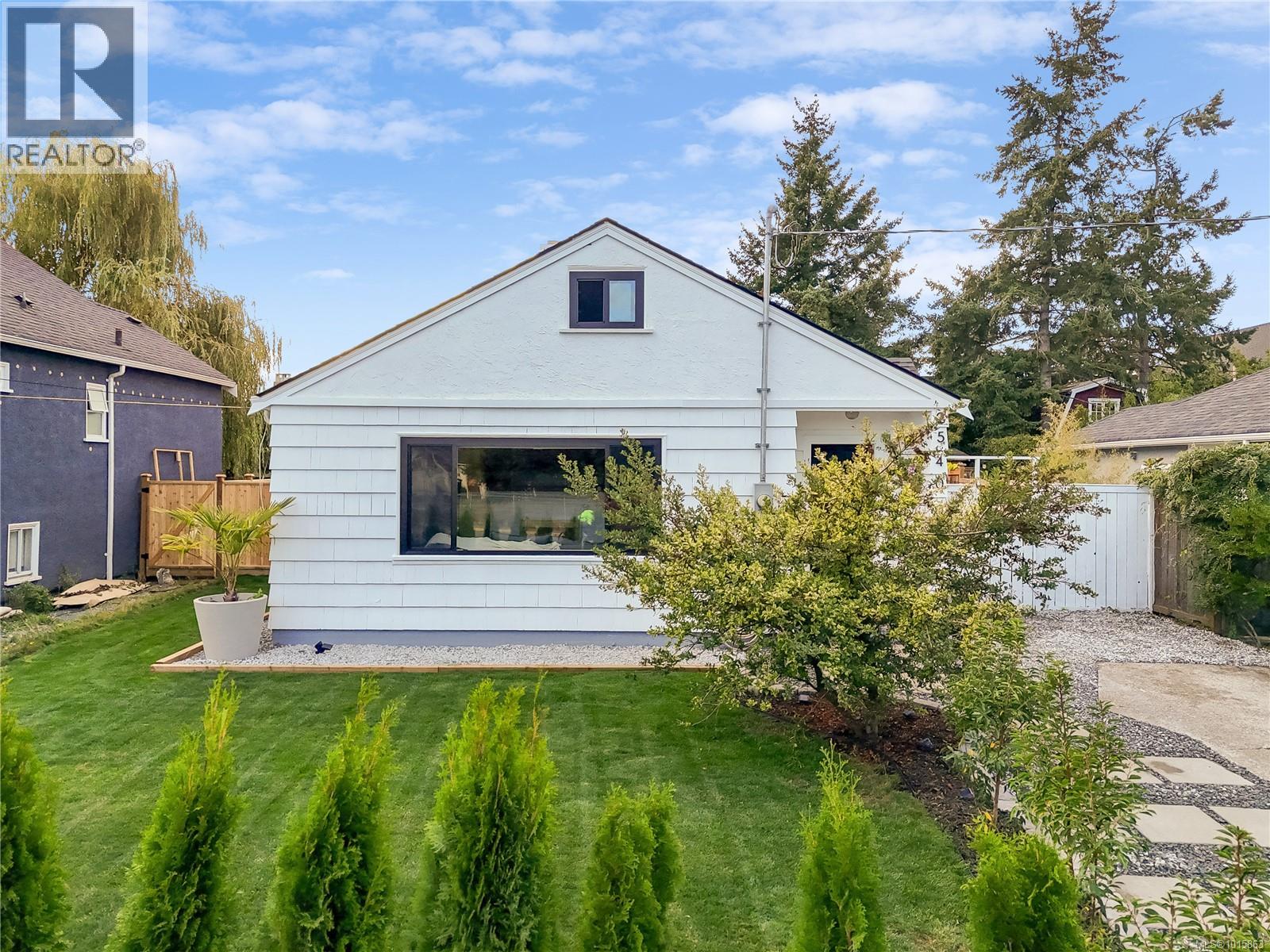 2540 Blackwood St, Victoria, BC V8T 3W1