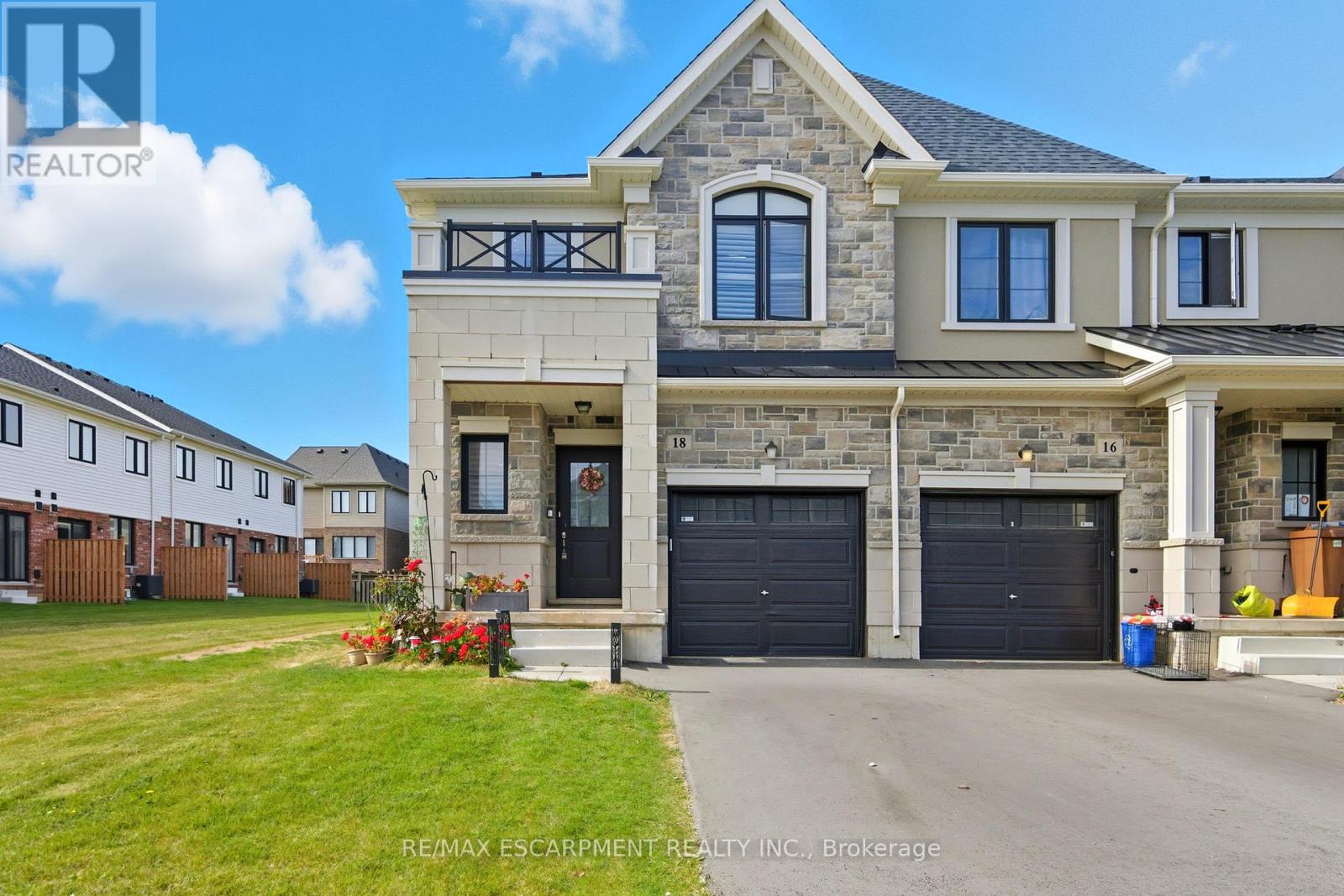 18 Mia Dr, Hamilton, ON L9B 2X7