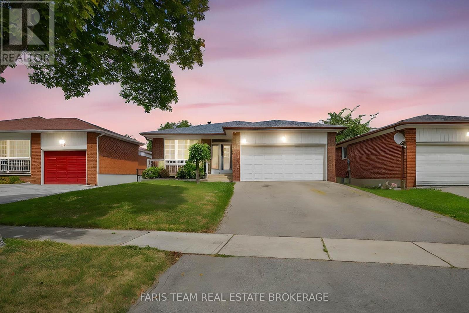 38 Collingdale Rd, Toronto, ON M9V 3R1