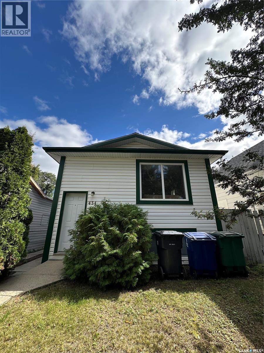 434 R Ave S, Saskatoon, SK S7M 2Z5