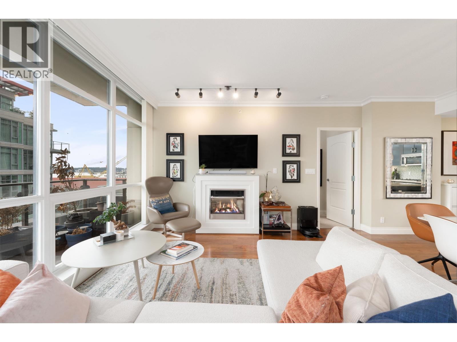 162 Victory Ship Way Unit 804 Way, North Vancouver, BC V7L 0B4