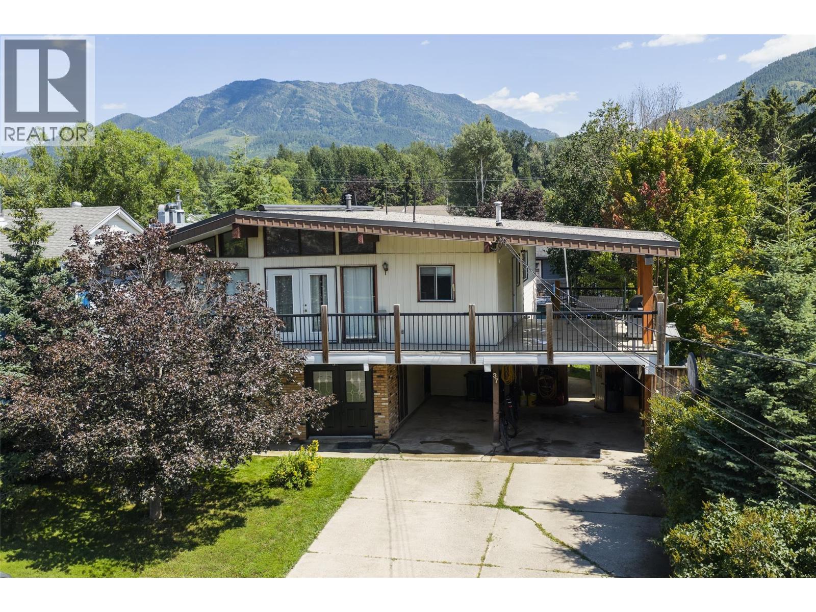 37 Mt Proctor Ave, Fernie, BC V0B 1M3