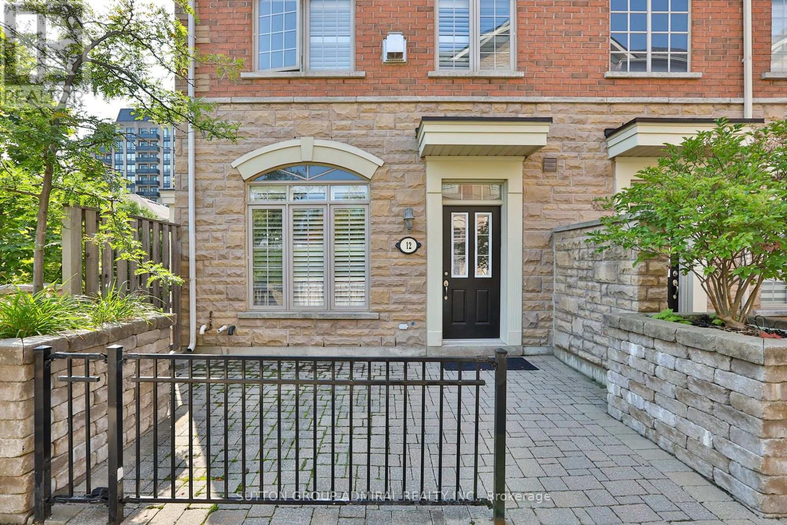 12 8 Brighton Pl N, Vaughan, ON L4J 0E3