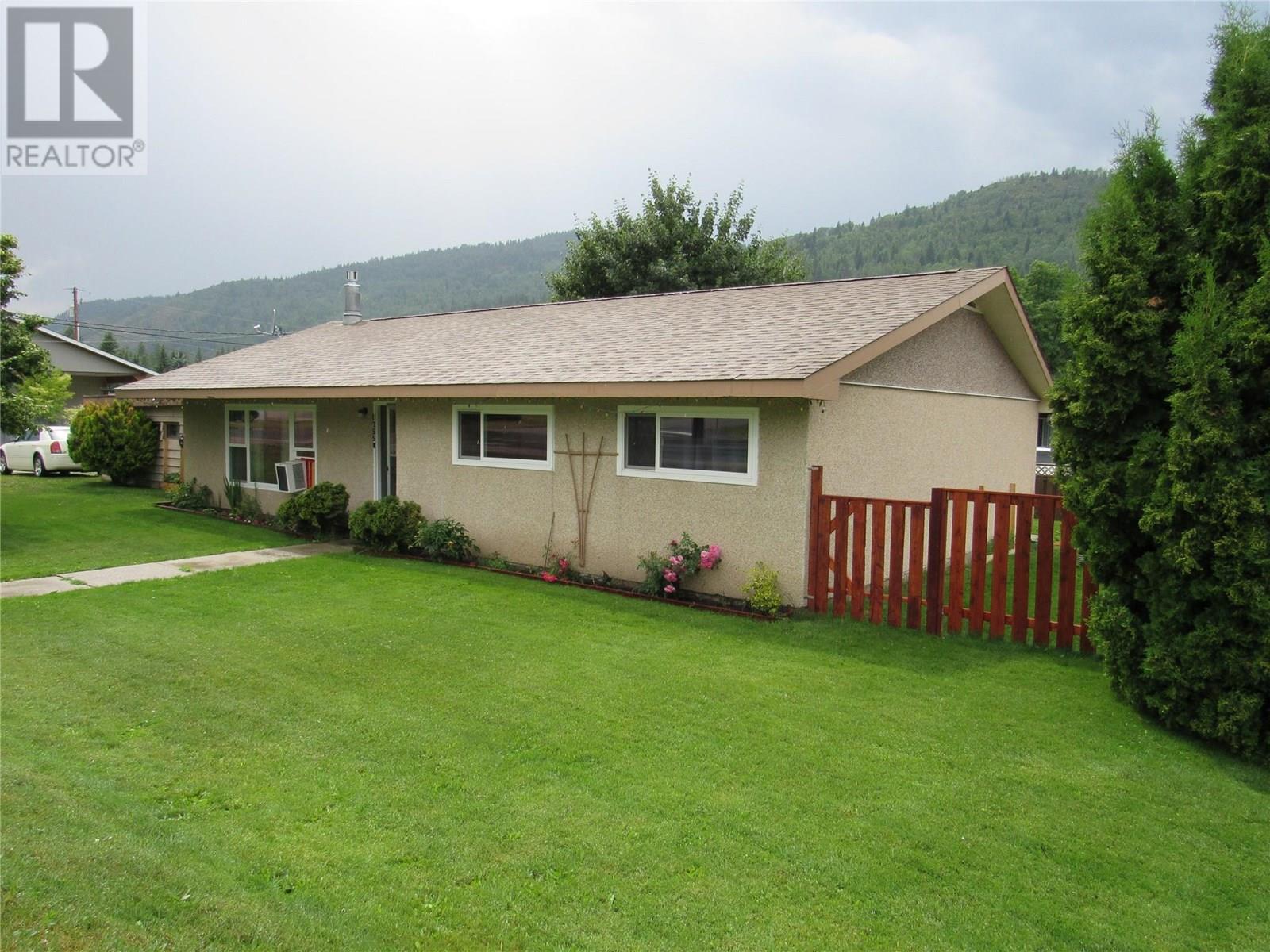 1755 Columbia Gardens Rd, Fruitvale, BC V0G 1L0