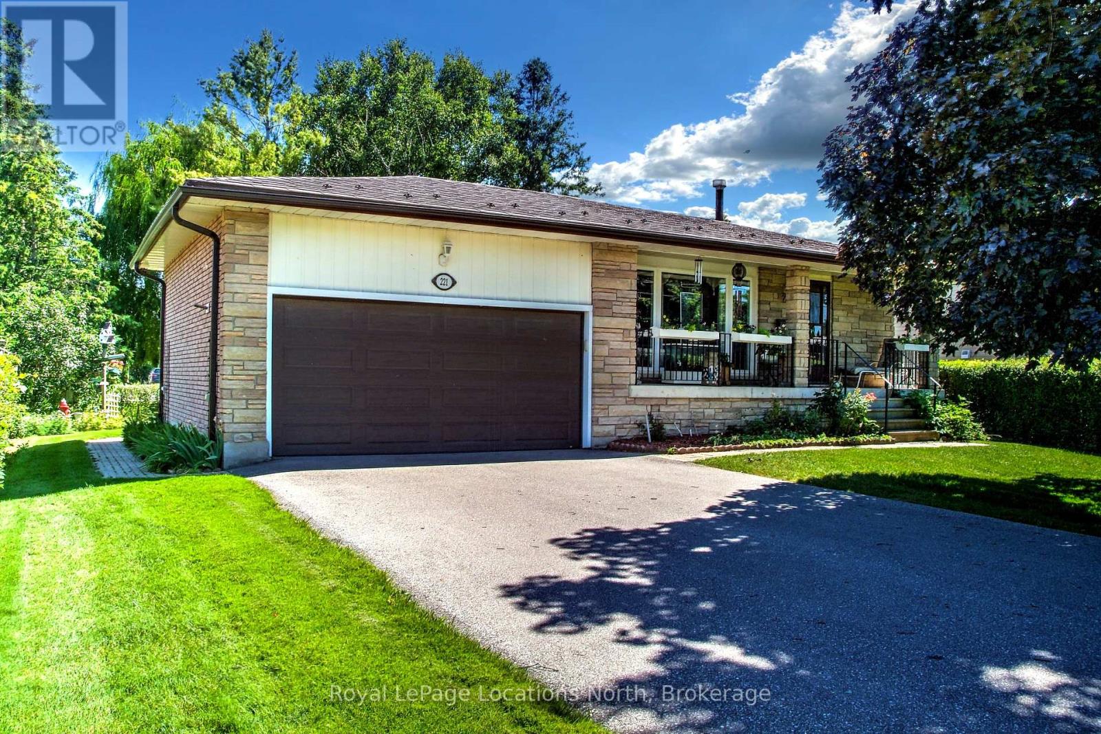 221 John St E, Clearview, ON L0M 1S0