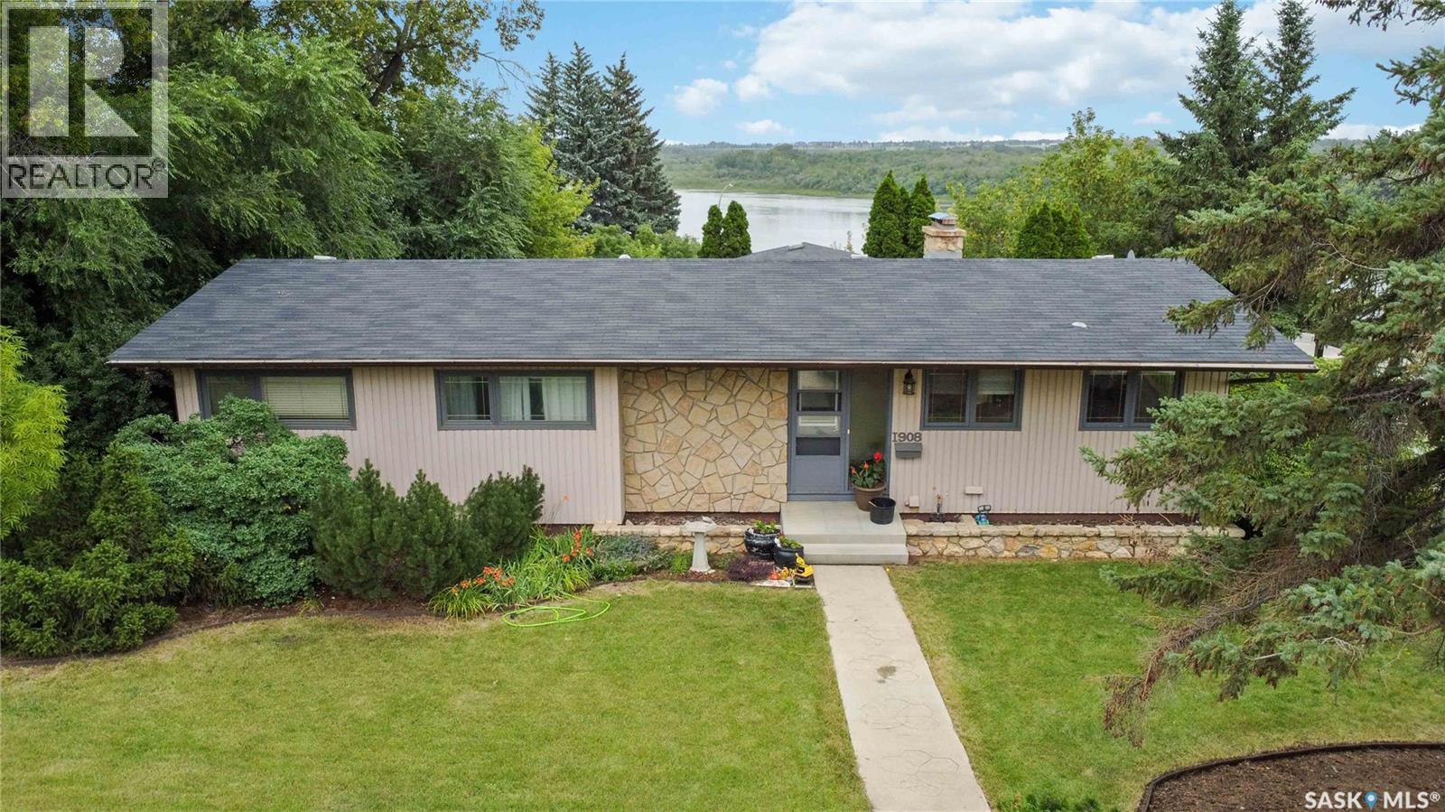 1908 Pembina Ave, Saskatoon, SK S7K 1C3