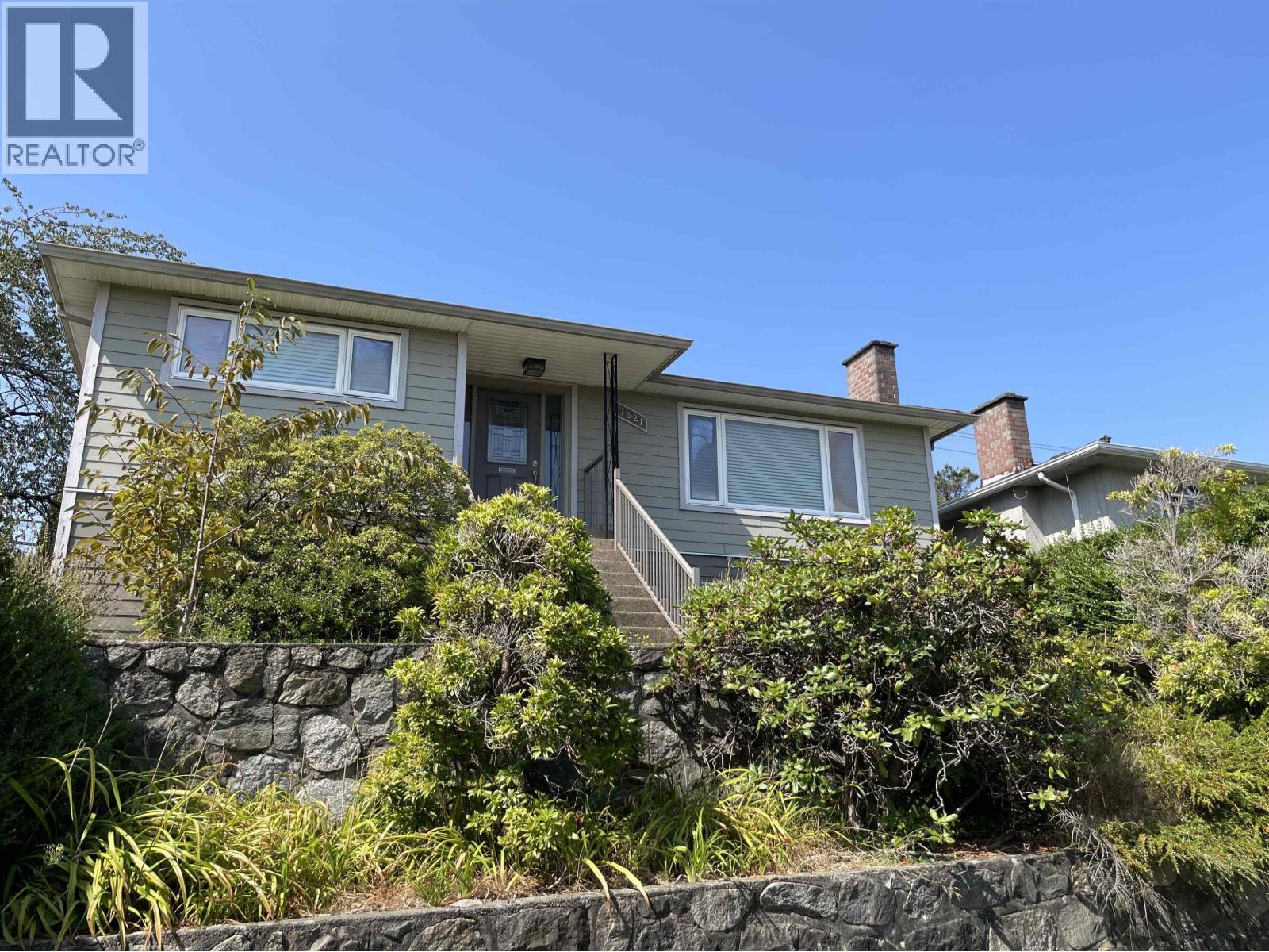 7621 Elliott St, Vancouver, BC V5S 2N8
