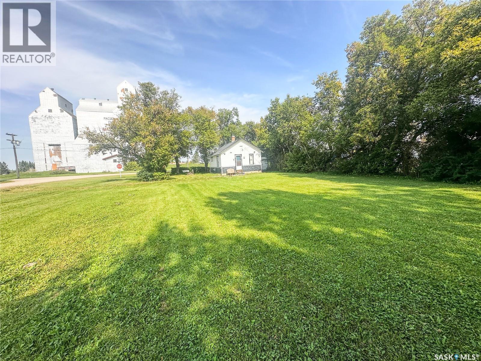 1 Main St S, Macnutt, SK S0A 2K0