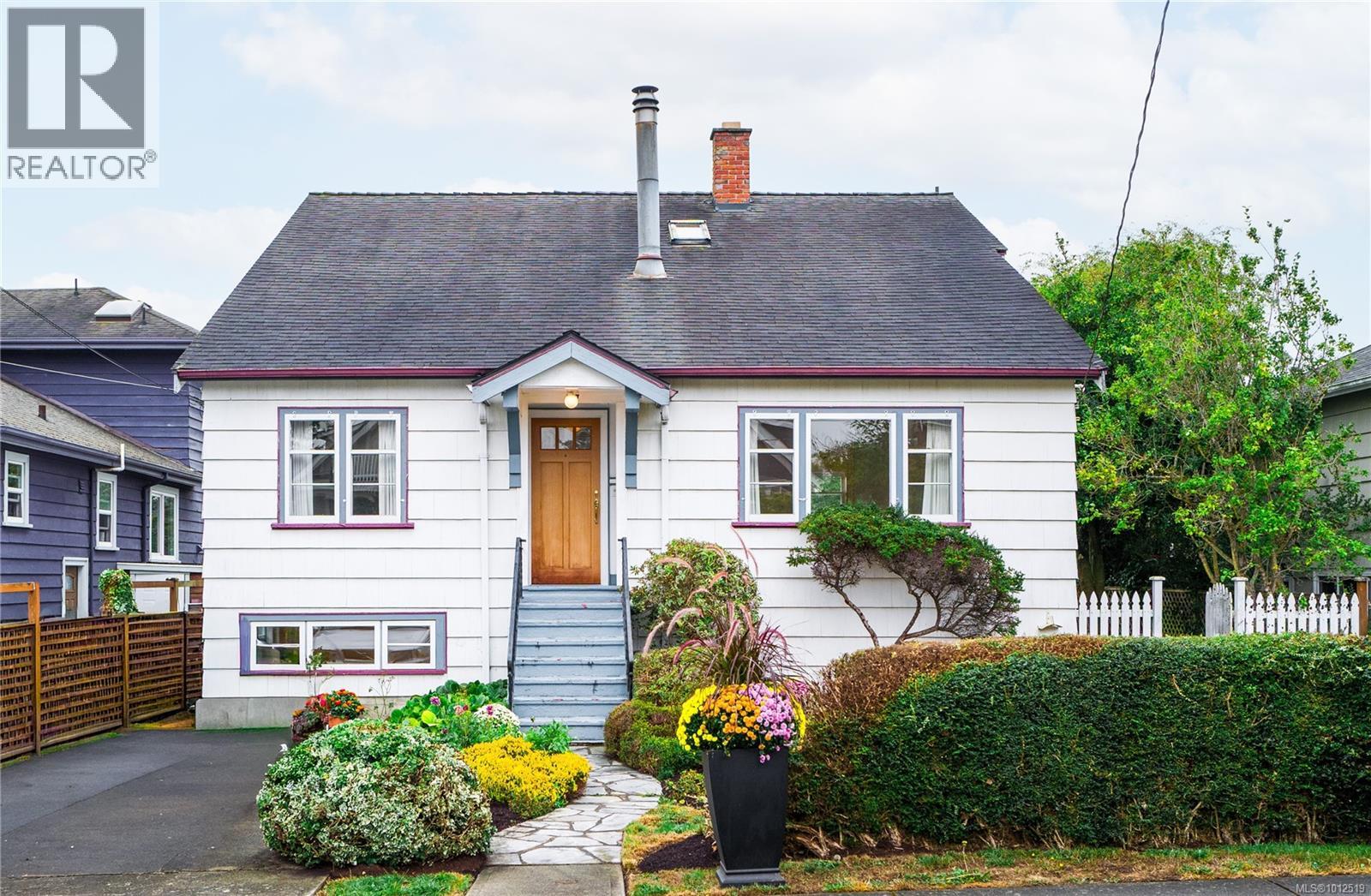 157 Cambridge St, Victoria, BC V8V 4B1