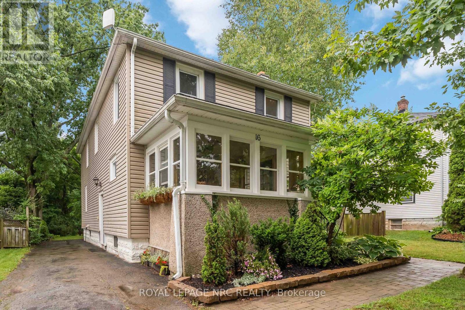 16 College St, Pelham, ON L0S 1E0