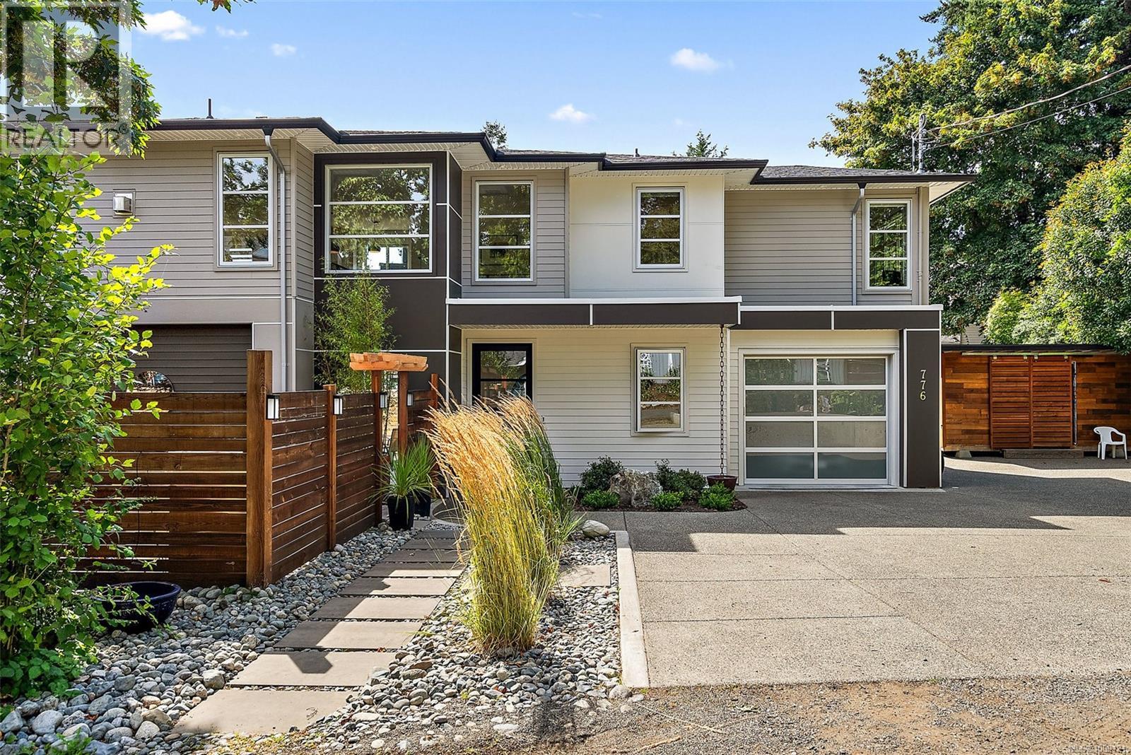 776 Harding Ln, Central Saanich, BC V8M 2G2