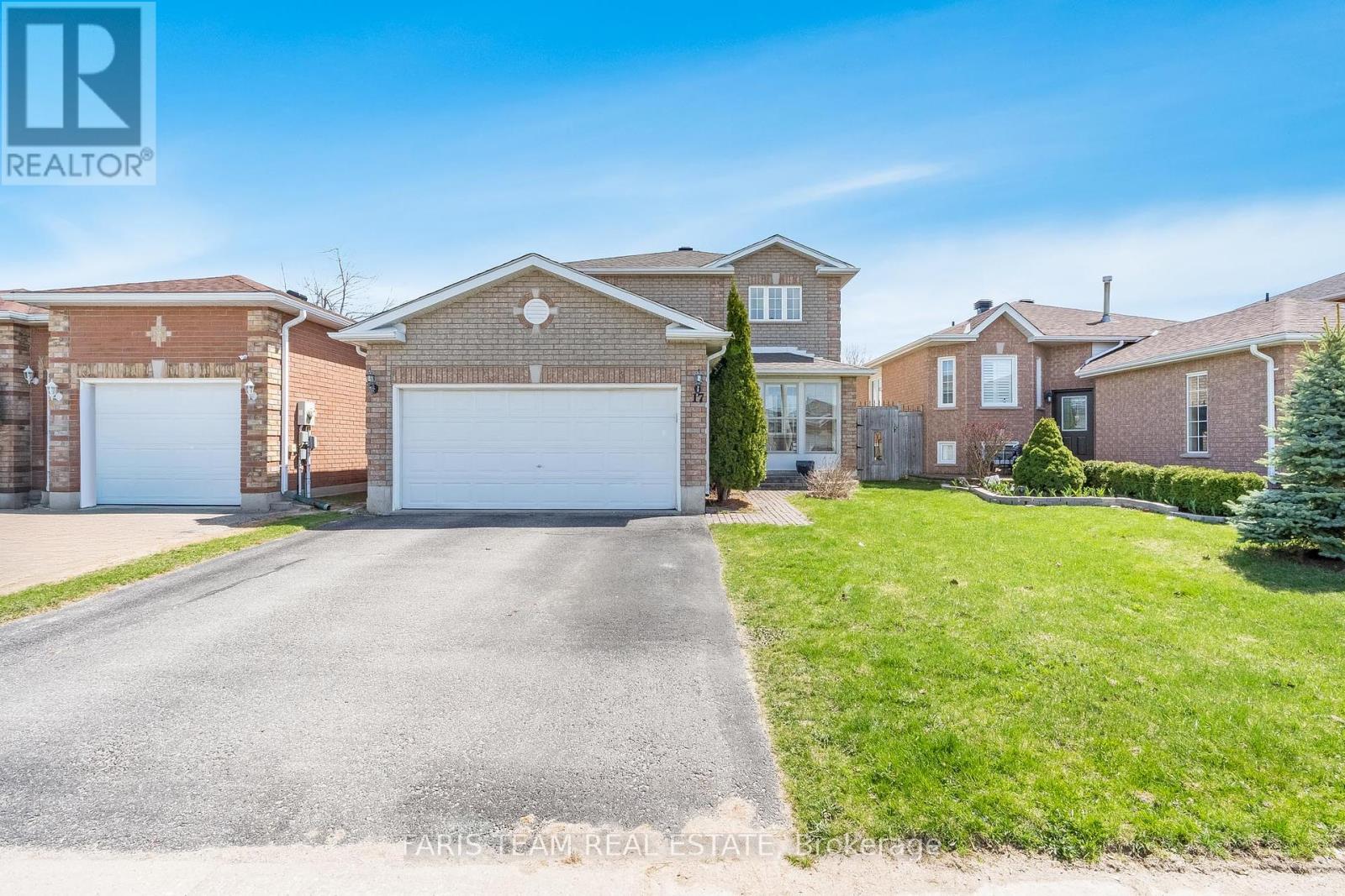17 Nicole Marie Ave, Barrie, ON L4M 6Z1