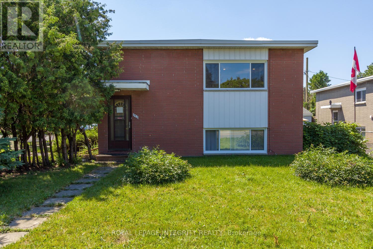 392 Tremblay Rd, Ottawa, ON K1G 0B8