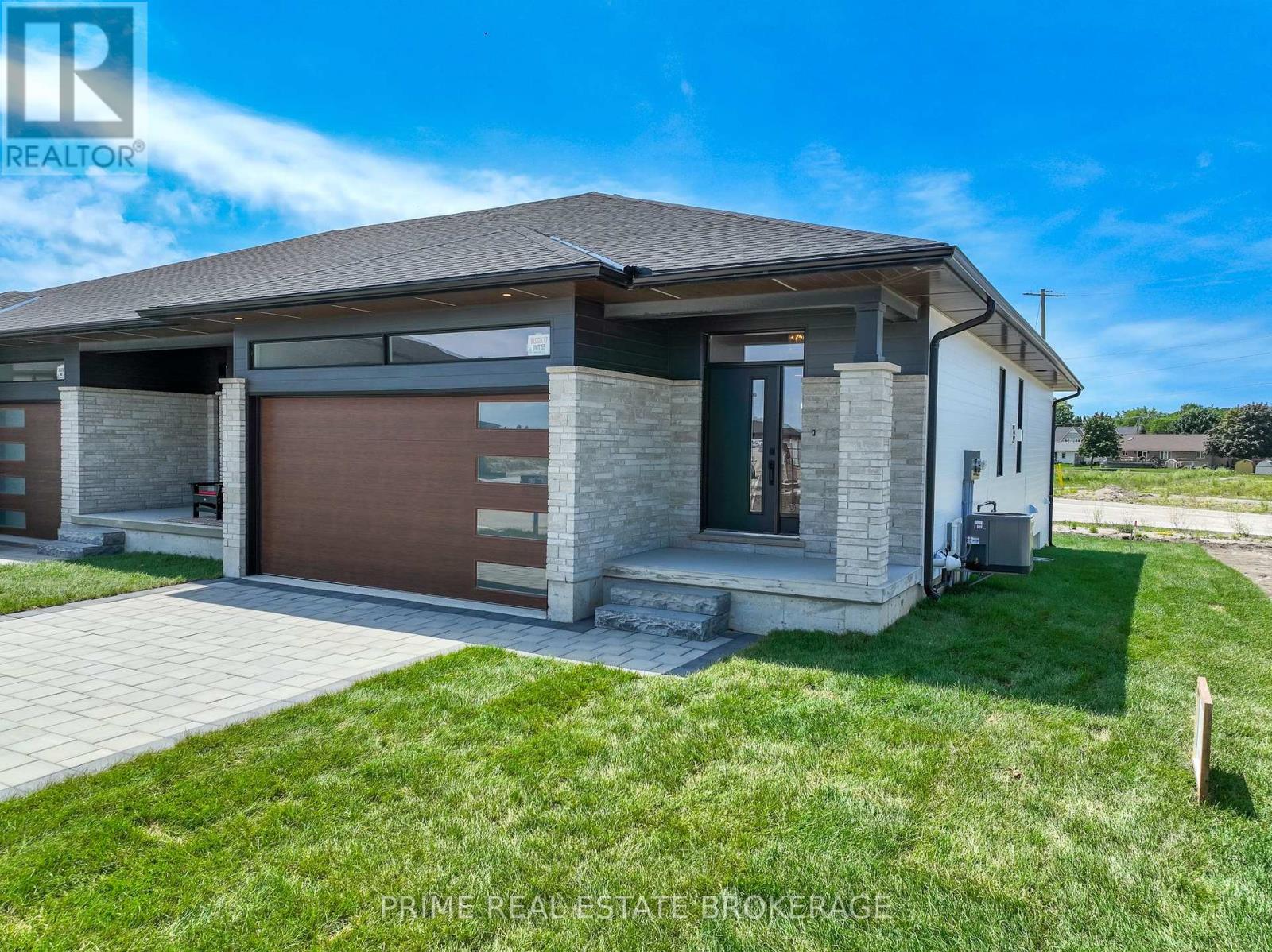 55 2 Coastal Cres, Lambton Shores Grand Bend, ON N0M 1T0