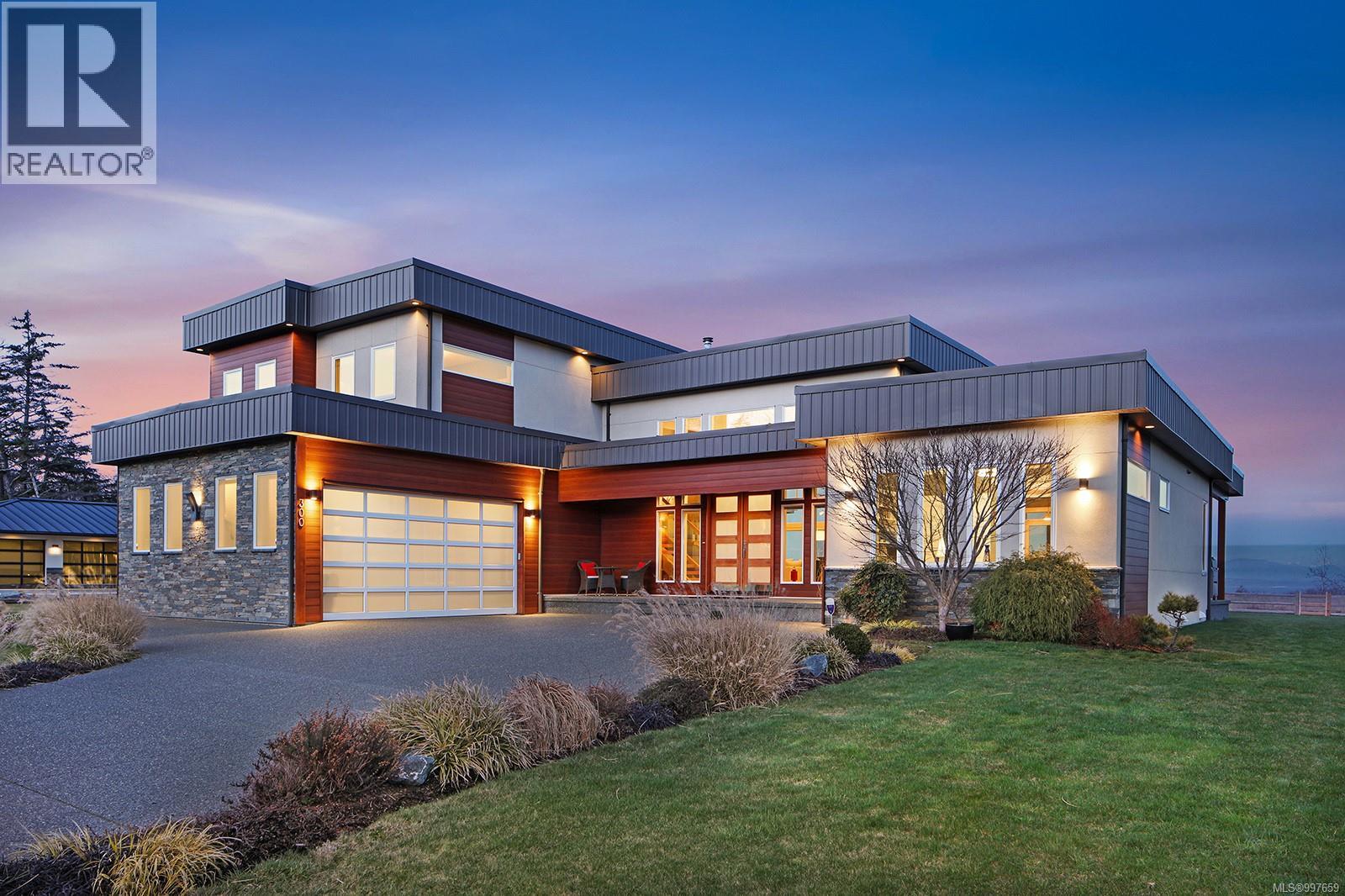 300 Connemara Rd, Comox, BC V9M 3T4