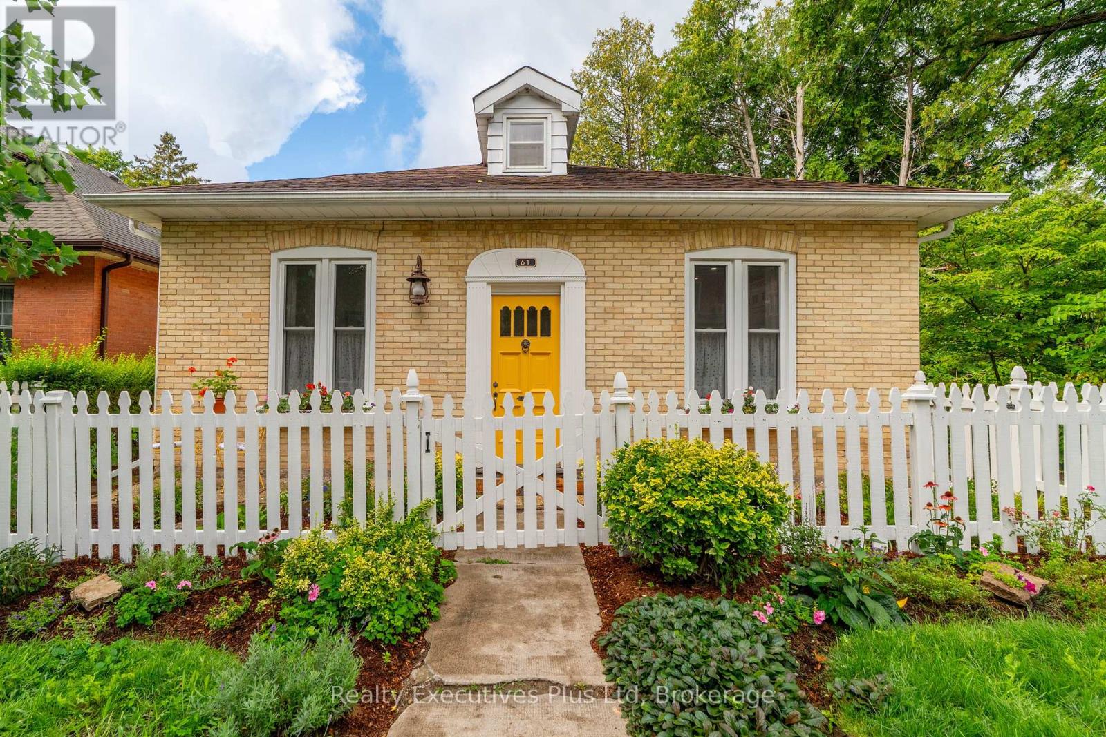 61 Hearn Ave, Guelph, ON N1H 5Y6