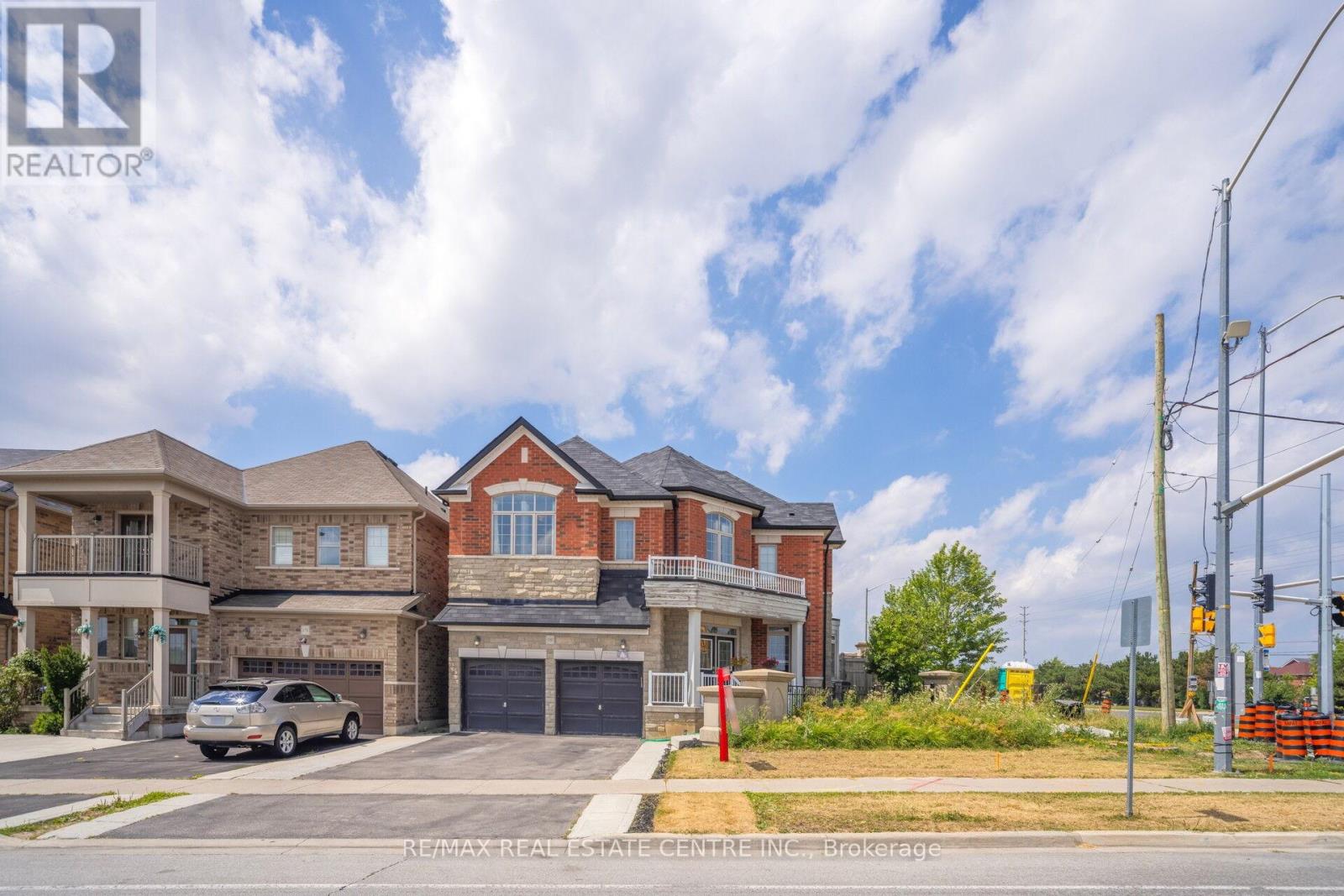 180 Bonnie Braes Dr, Brampton Credit Valley, ON L6Y 5Y7