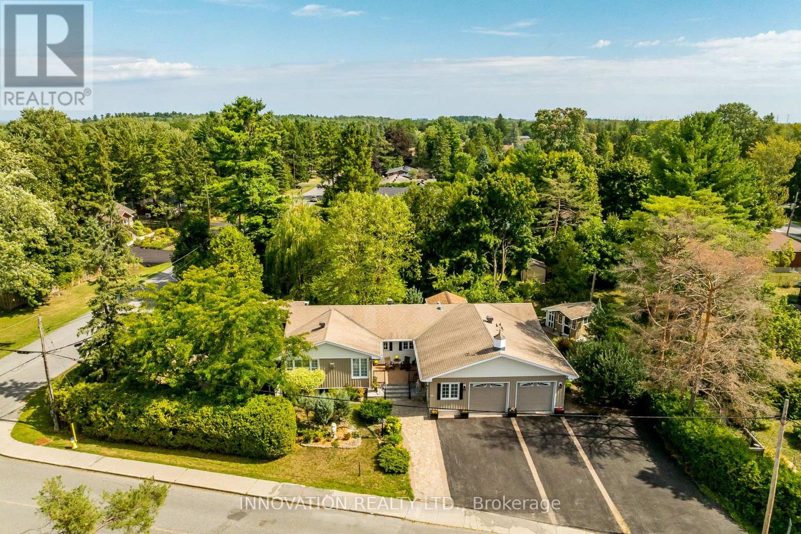 33 Arnold Dr, Ottawa, ON K2H 6V8