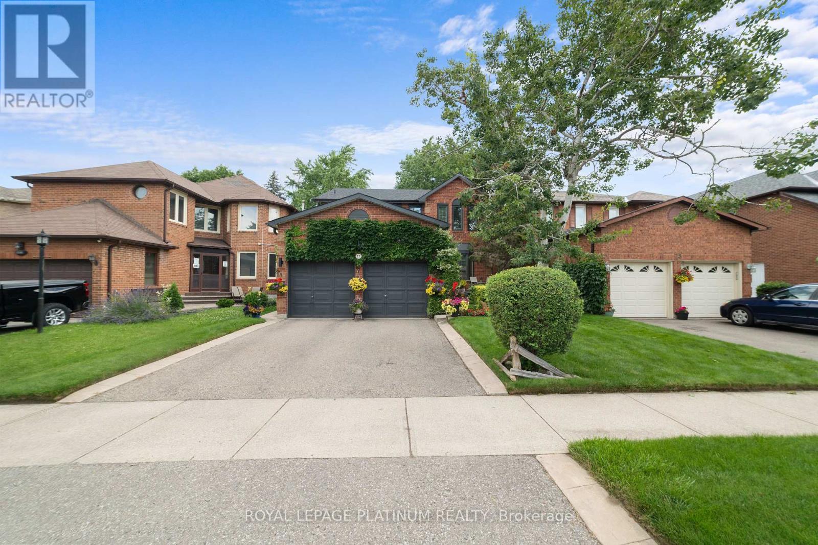 77 Lord Simcoe Dr, Brampton, ON L6S 5H1
