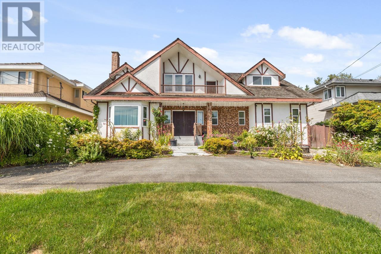 959 Dansey Ave, Coquitlam, BC V3K 3G8